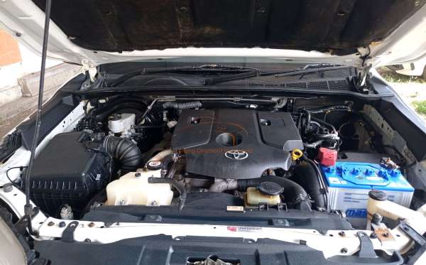 TOYOTA HILUX DOUBLE CABIN