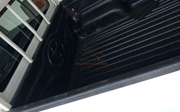 TOYOTA HILUX DOUBLE CABIN