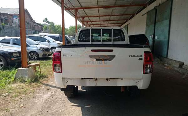 TOYOTA HILUX DOUBLE CABIN