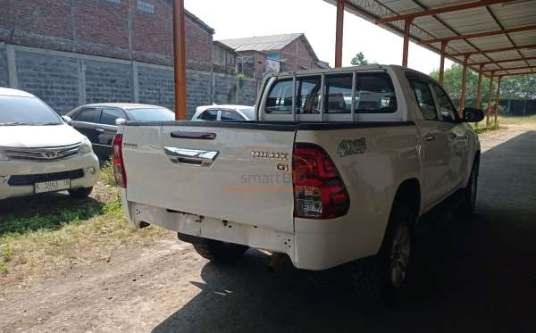TOYOTA HILUX DOUBLE CABIN