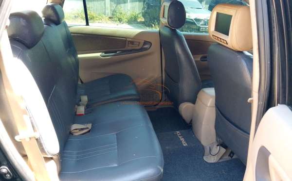 TOYOTA INNOVA G