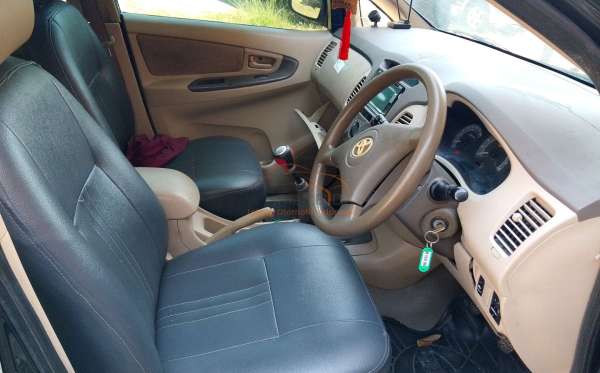 TOYOTA INNOVA G