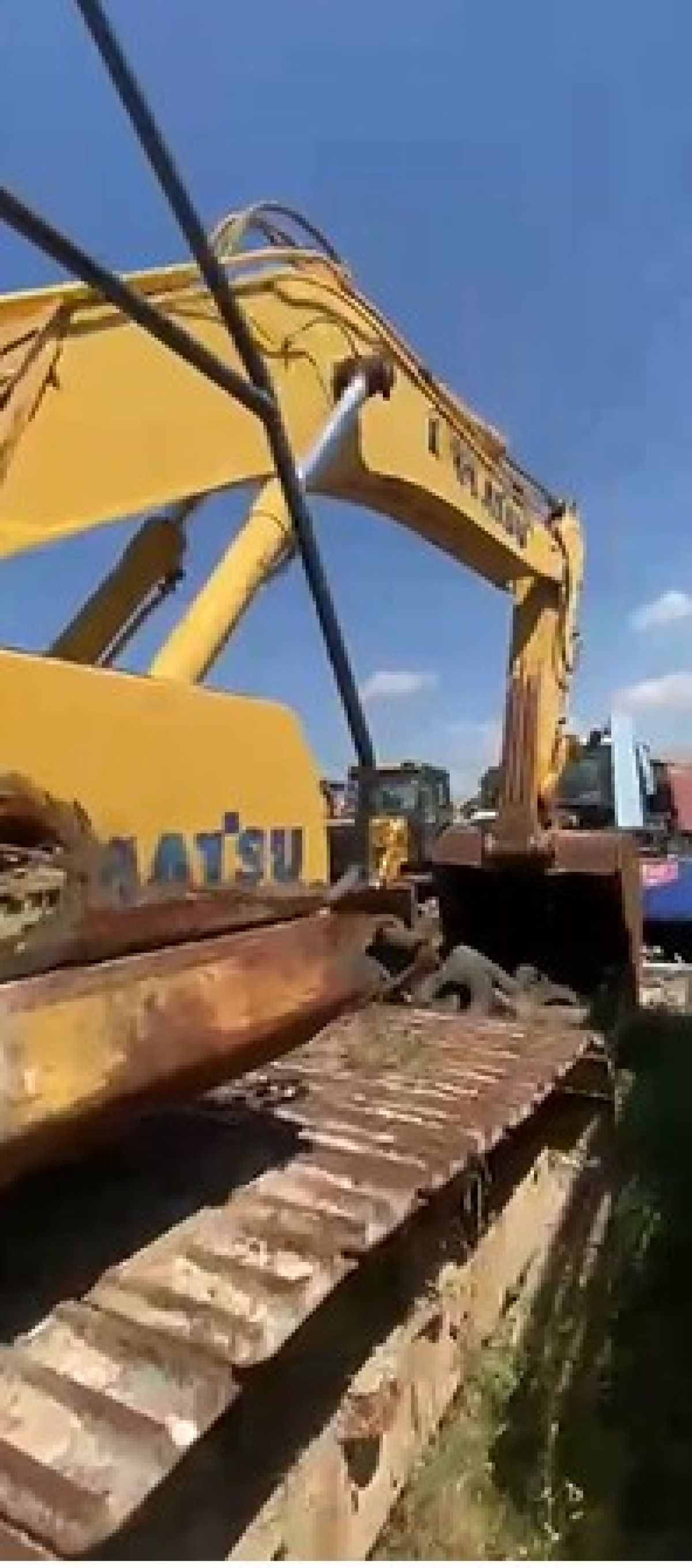 KOMATSU EXCAVATOR