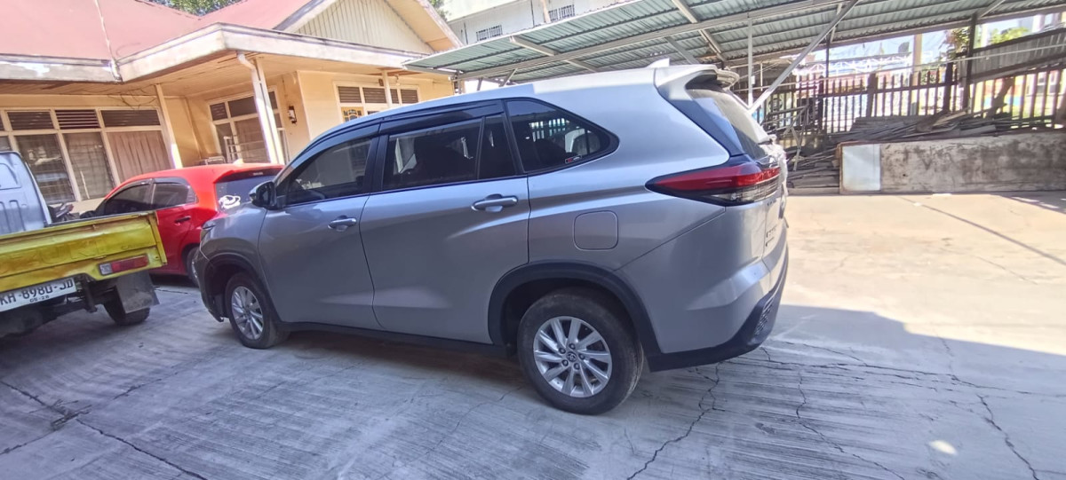 TOYOTA  INNOVA  G