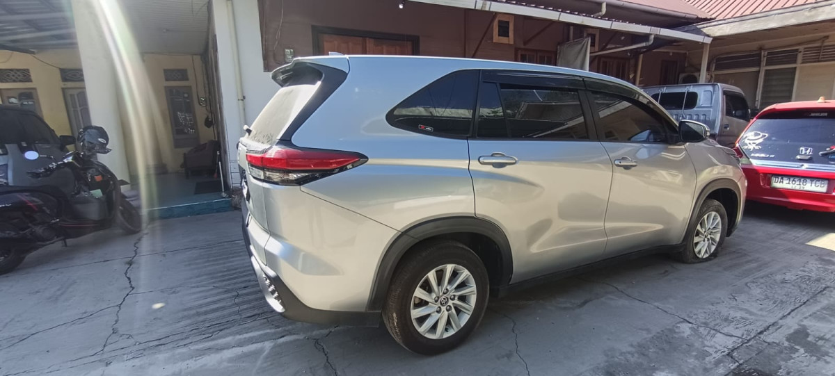 TOYOTA  INNOVA  G