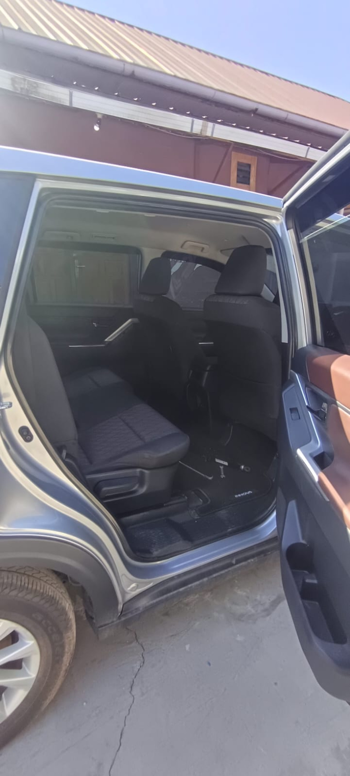 TOYOTA  INNOVA  G