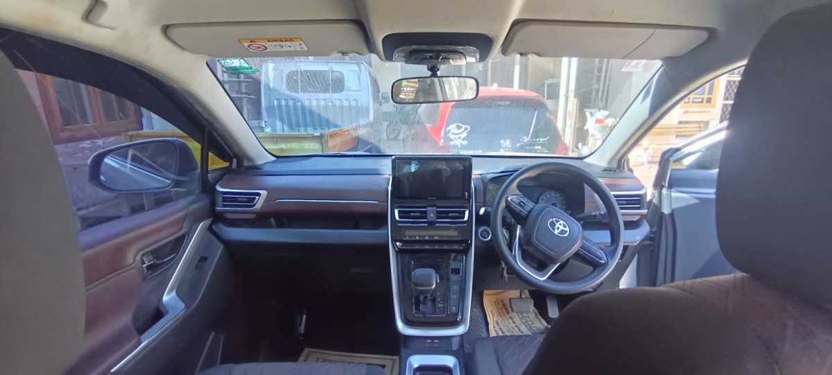 TOYOTA  INNOVA  G