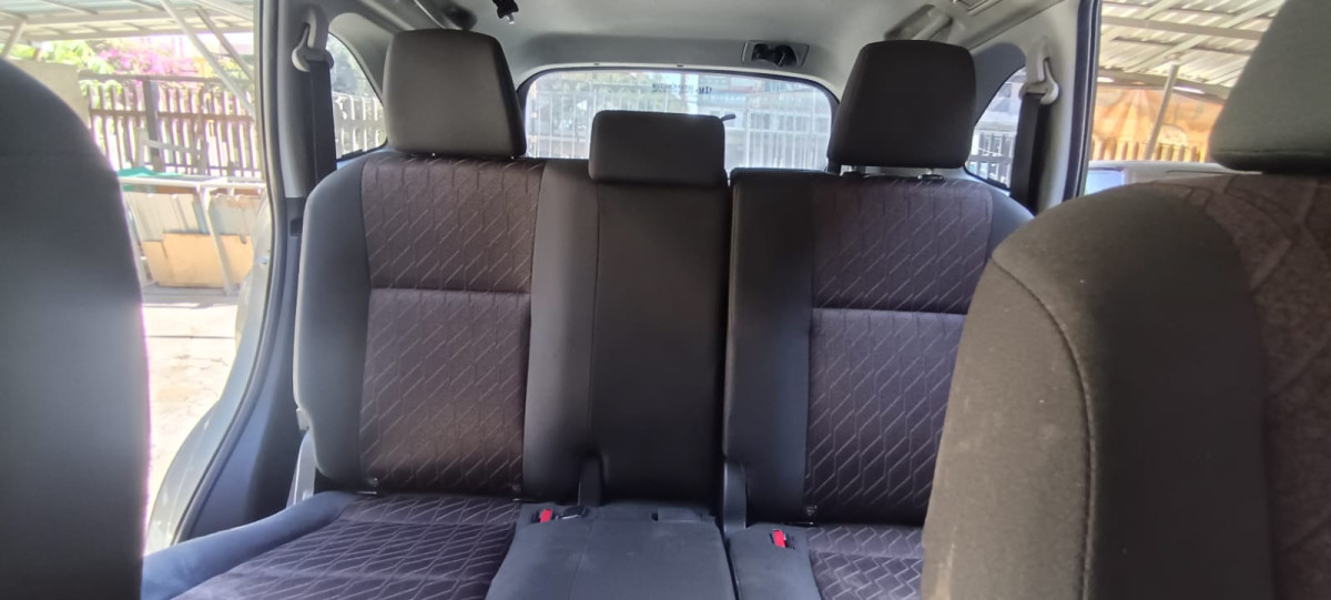 TOYOTA  INNOVA  G