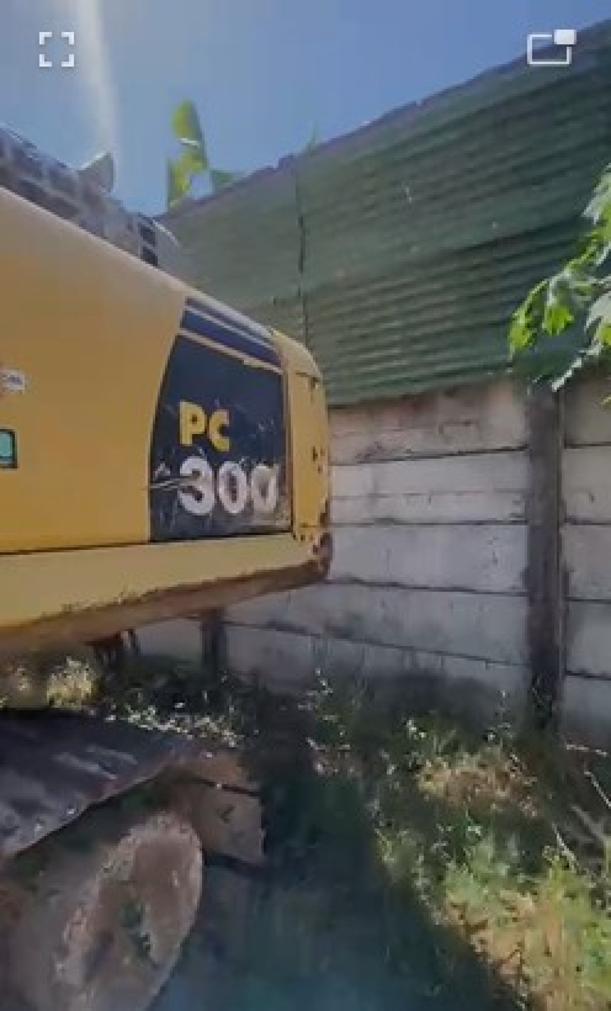 KOMATSU EXCAVATOR
