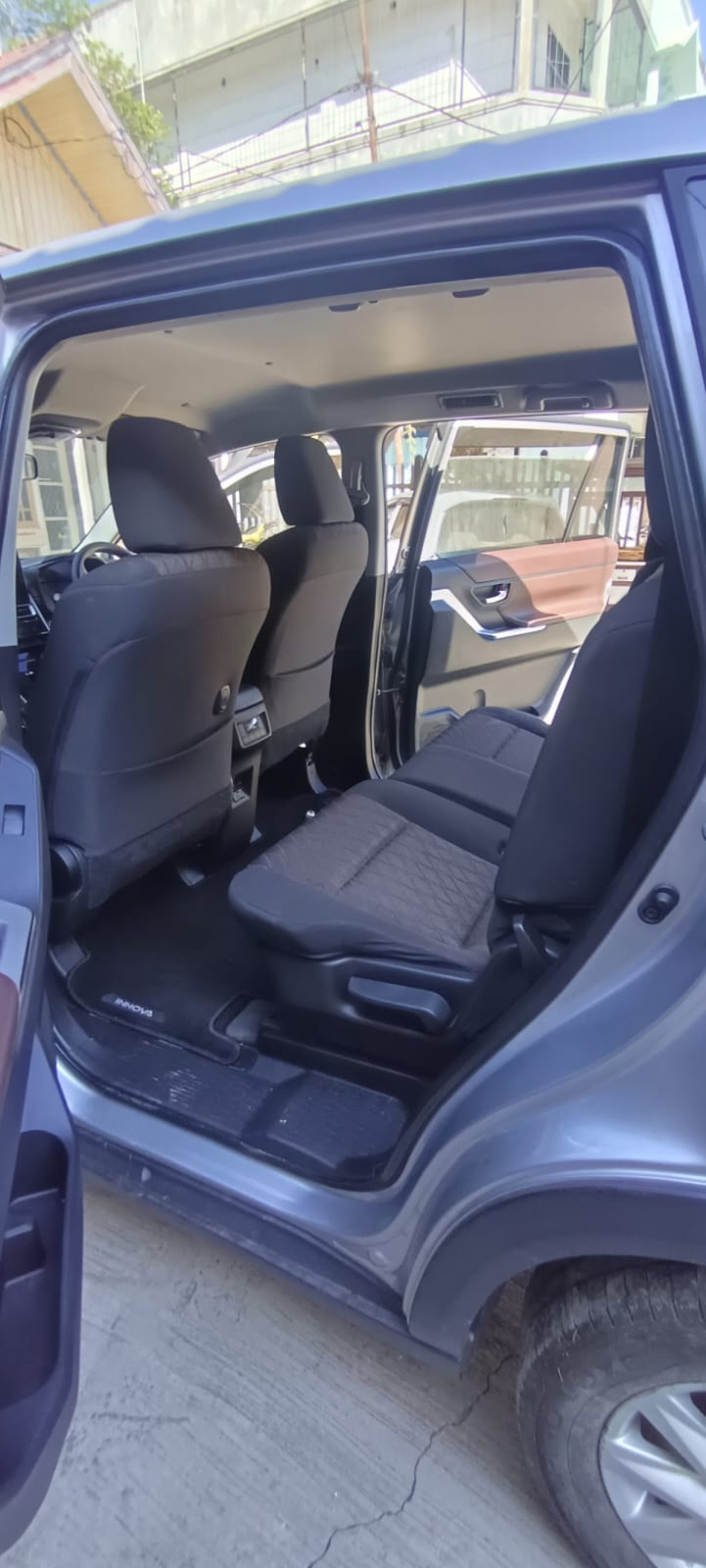 TOYOTA  INNOVA  G