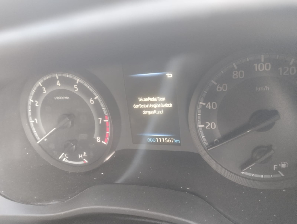 TOYOTA  INNOVA  G