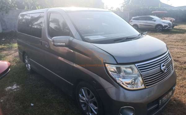 NISSAN Elgrand 2.5