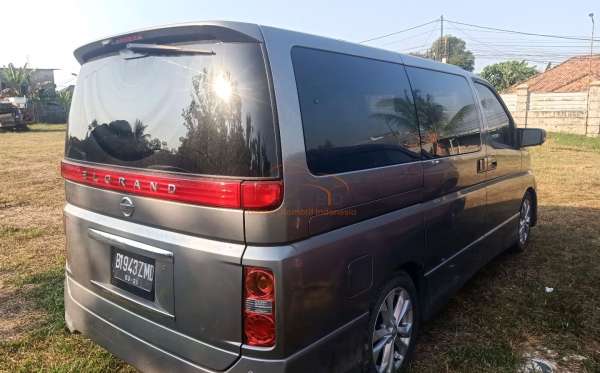 NISSAN Elgrand 2.5
