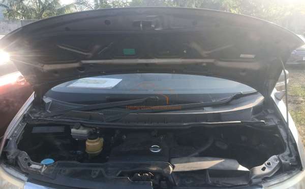 NISSAN Elgrand 2.5
