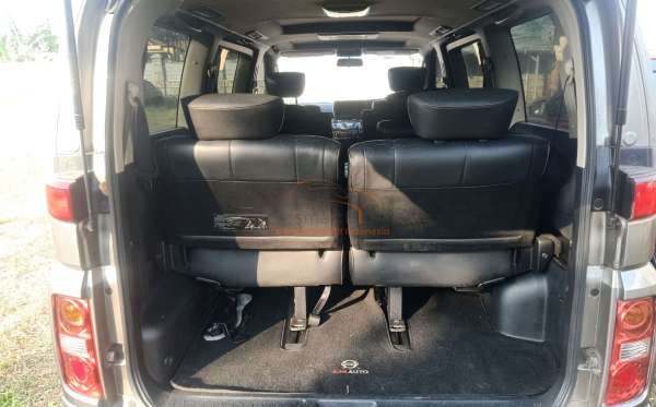 NISSAN Elgrand 2.5