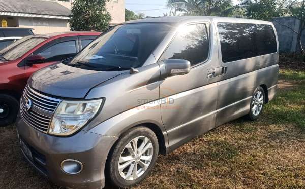 NISSAN Elgrand 2.5