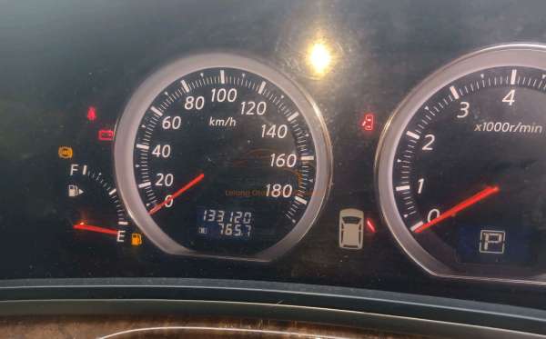 NISSAN Elgrand 2.5