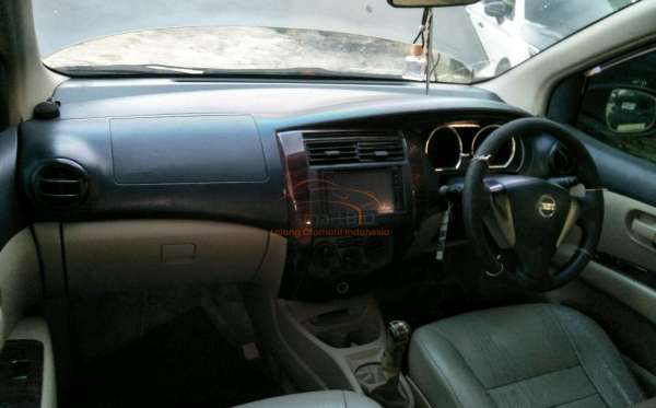 NISSAN  GRAND LIVINA  1.5 SV