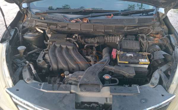 NISSAN  GRAND LIVINA  1.5 SV