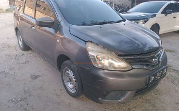 NISSAN  GRAND LIVINA  1.5 SV