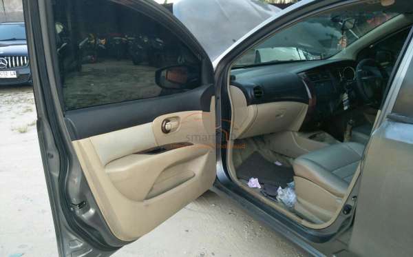 NISSAN  GRAND LIVINA  1.5 SV