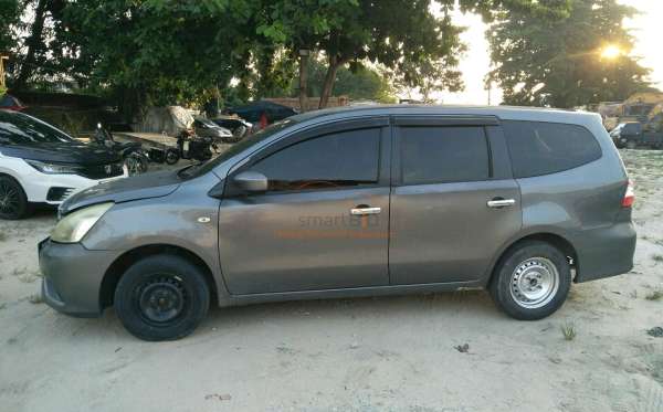 NISSAN  GRAND LIVINA  1.5 SV
