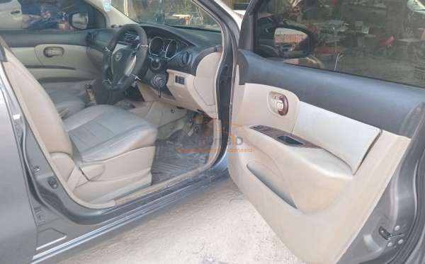NISSAN  GRAND LIVINA  1.5 SV
