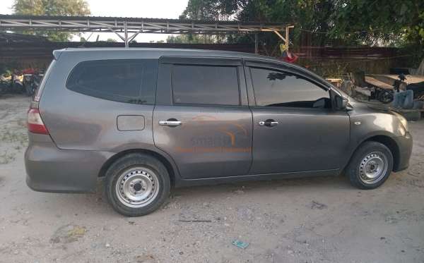 NISSAN  GRAND LIVINA  1.5 SV