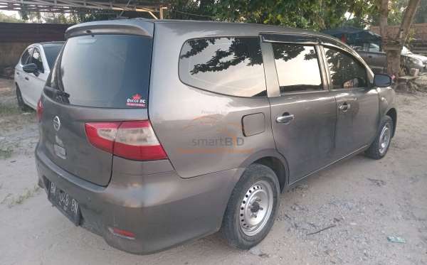 NISSAN  GRAND LIVINA  1.5 SV