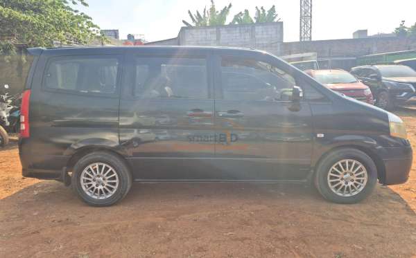 NISSAN  SERENA  HIGHWAY STAR