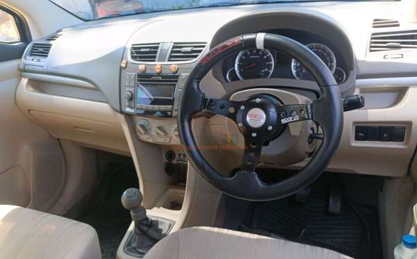SUZUKI  ERTIGA