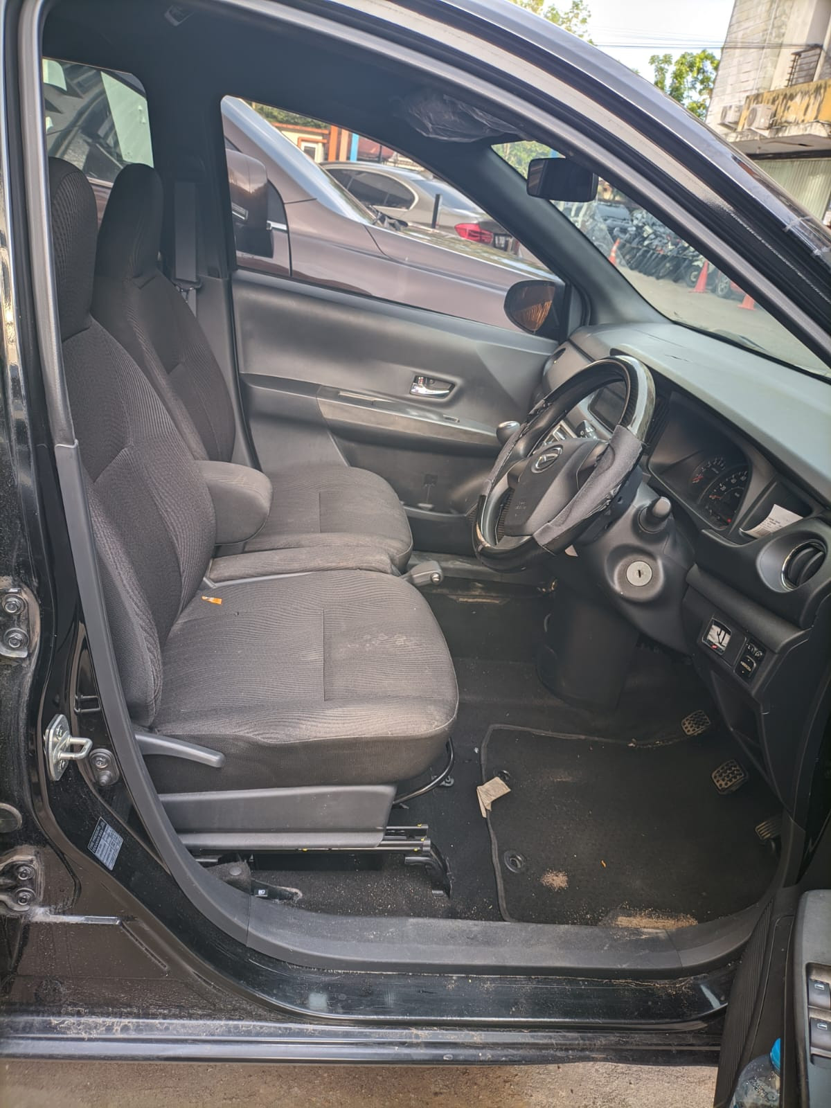 DAIHATSU  SIGRA  R
