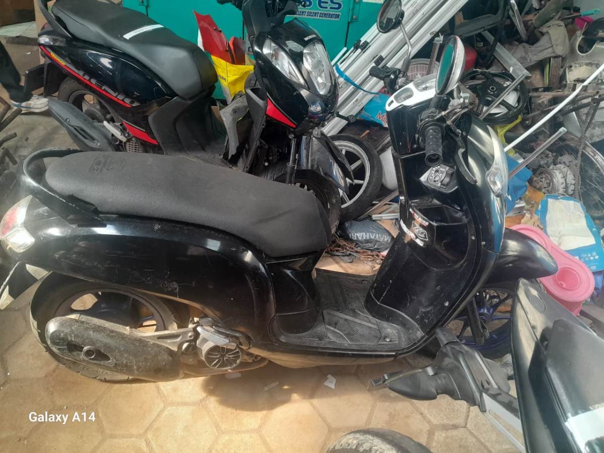 HONDA SCOOPY SPORTY