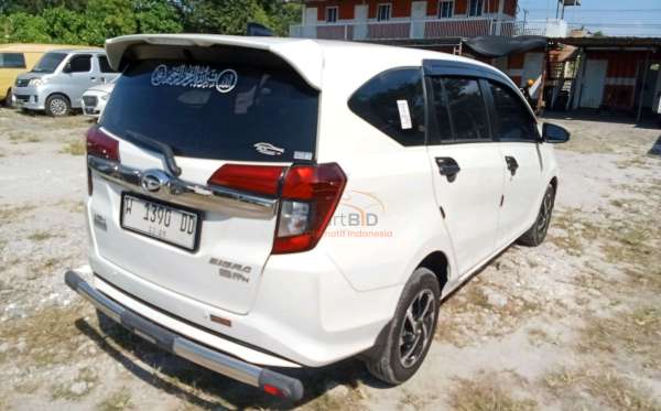 DAIHATSU SIGRA R