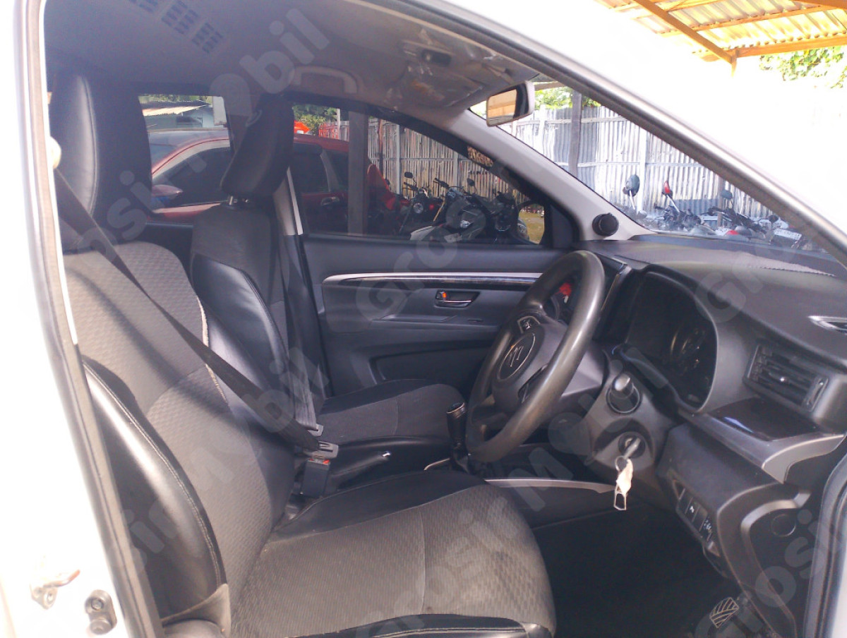 SUZUKI XL7