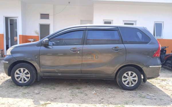 TOYOTA AVANZA 1.3 E