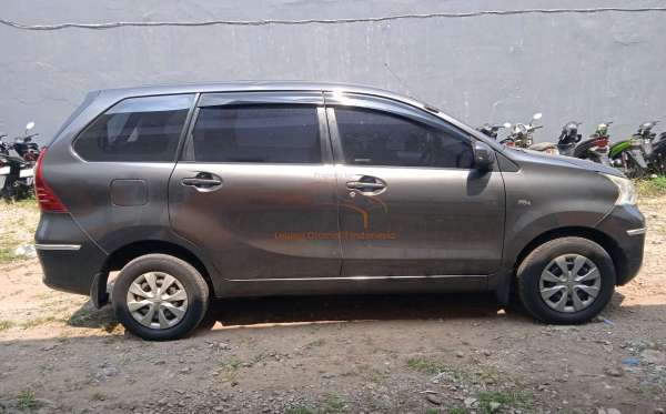TOYOTA AVANZA 1.3 E