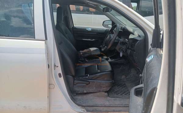 TOYOTA HILUX 2.4 E