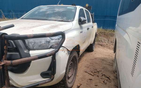 TOYOTA HILUX 2.4 E