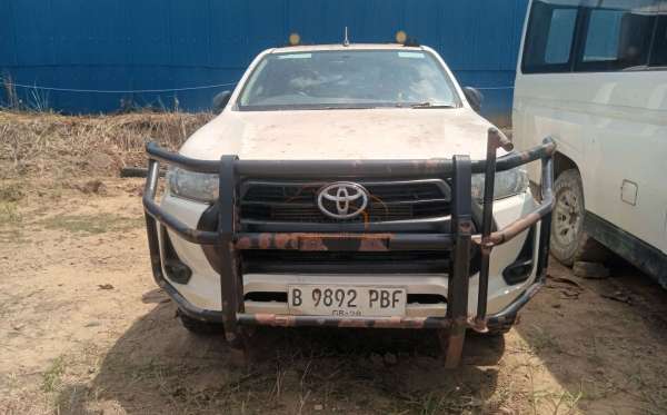 TOYOTA HILUX 2.4 E