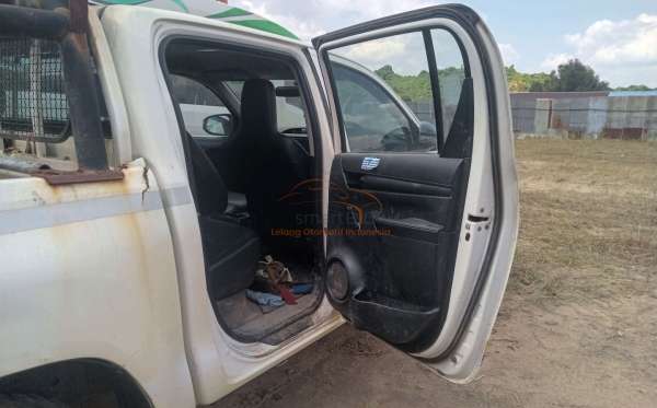 TOYOTA HILUX 2.4 E