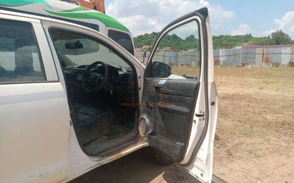 TOYOTA HILUX 2.4 E