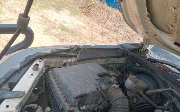 TOYOTA HILUX 2.4 E