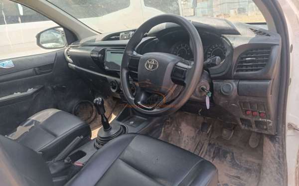 TOYOTA HILUX 2.4 E