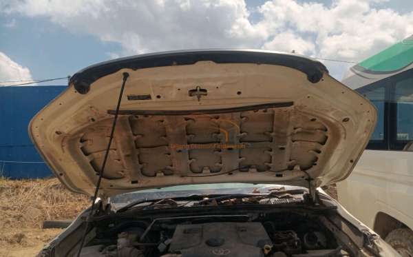 TOYOTA HILUX 2.4 E