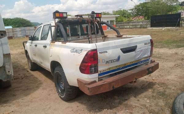 TOYOTA HILUX 2.4 E