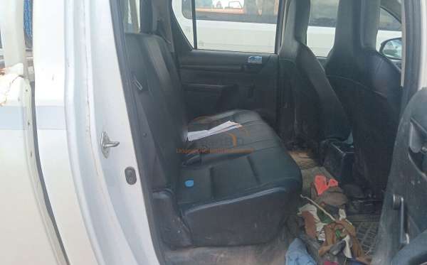 TOYOTA HILUX 2.4 E