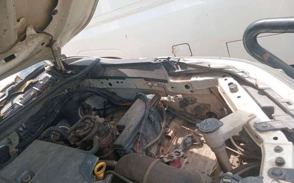 TOYOTA HILUX 2.4 E