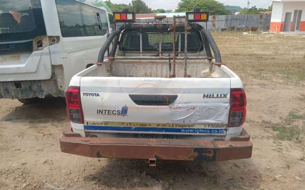 TOYOTA HILUX 2.4 E