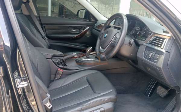 BMW 335i AT (CBU)